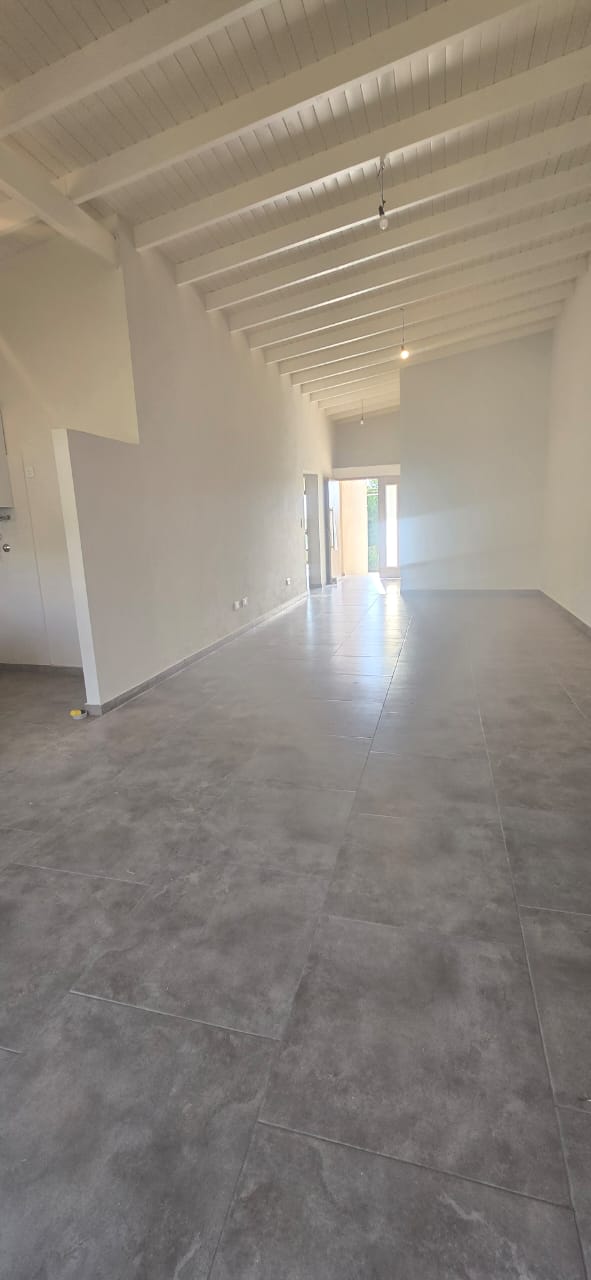 CASA MINIMALISTA EN NUEVO MERLO