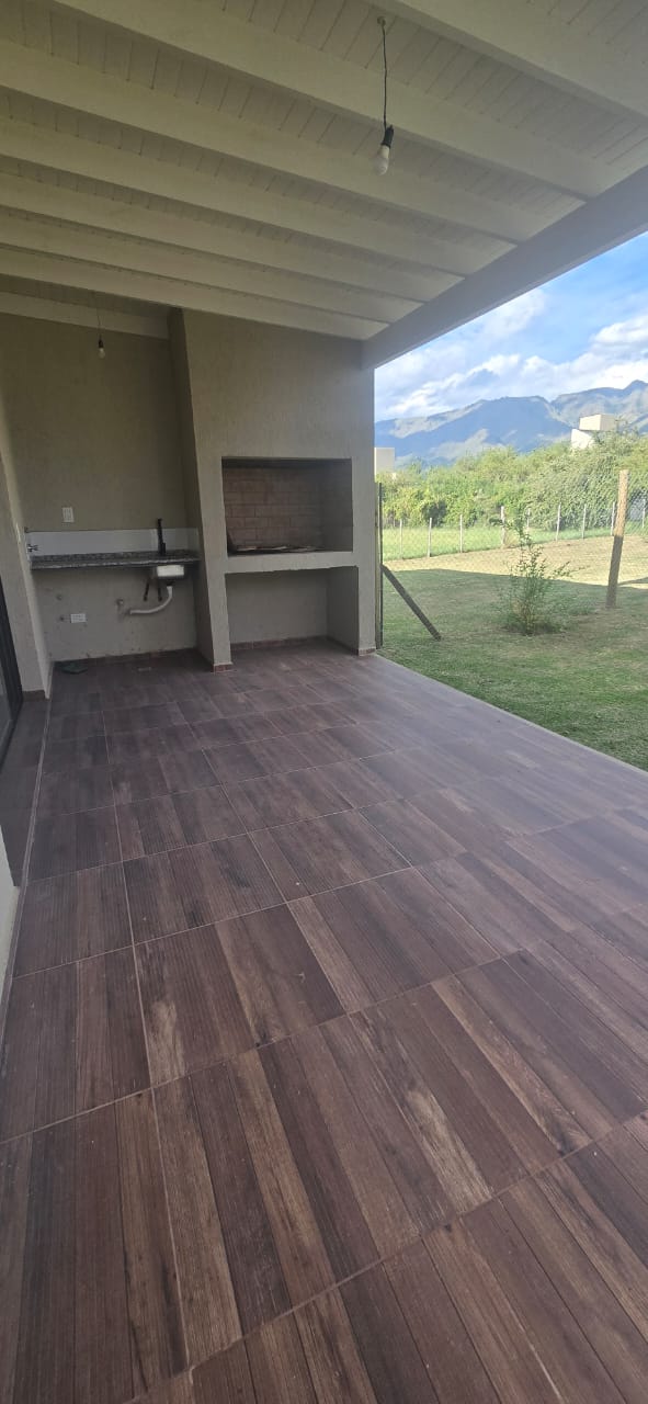 CASA MINIMALISTA EN NUEVO MERLO