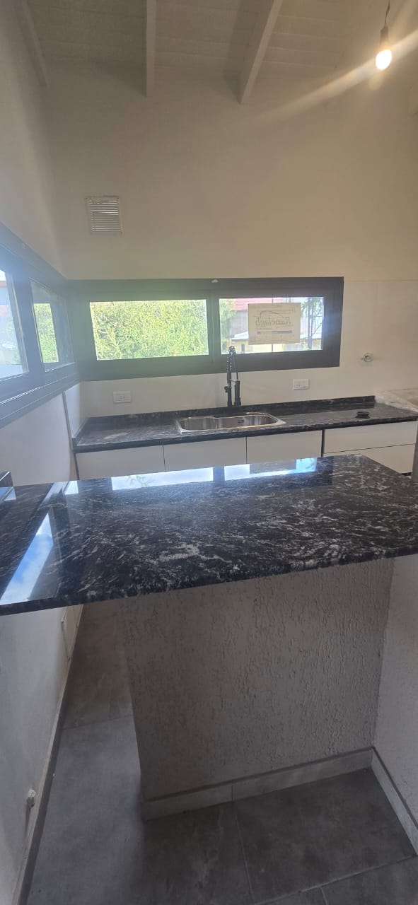 CASA MINIMALISTA EN NUEVO MERLO