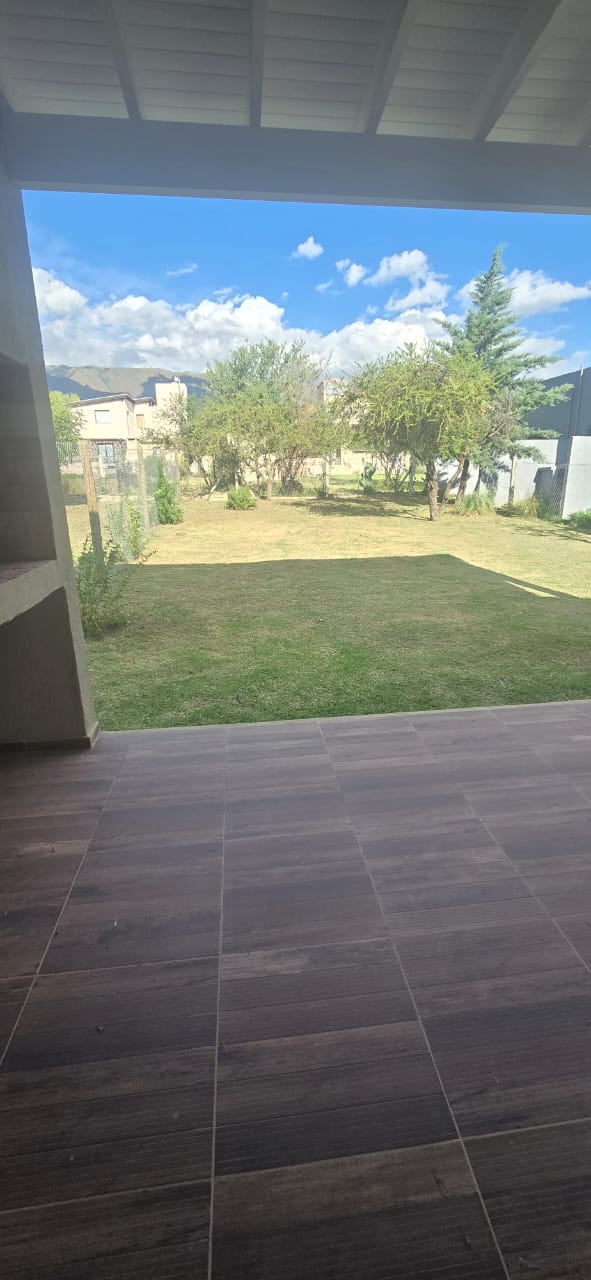 CASA MINIMALISTA EN NUEVO MERLO