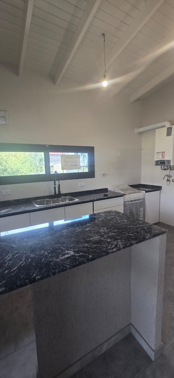 CASA MINIMALISTA EN NUEVO MERLO