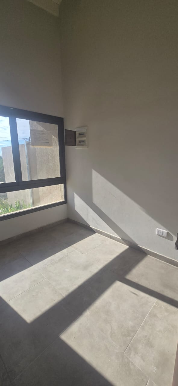 CASA MINIMALISTA EN NUEVO MERLO