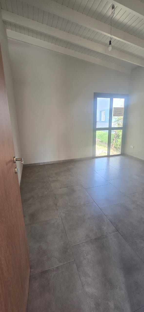 CASA MINIMALISTA EN NUEVO MERLO