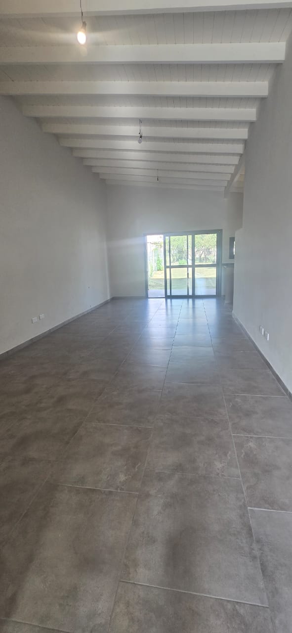 CASA MINIMALISTA EN NUEVO MERLO