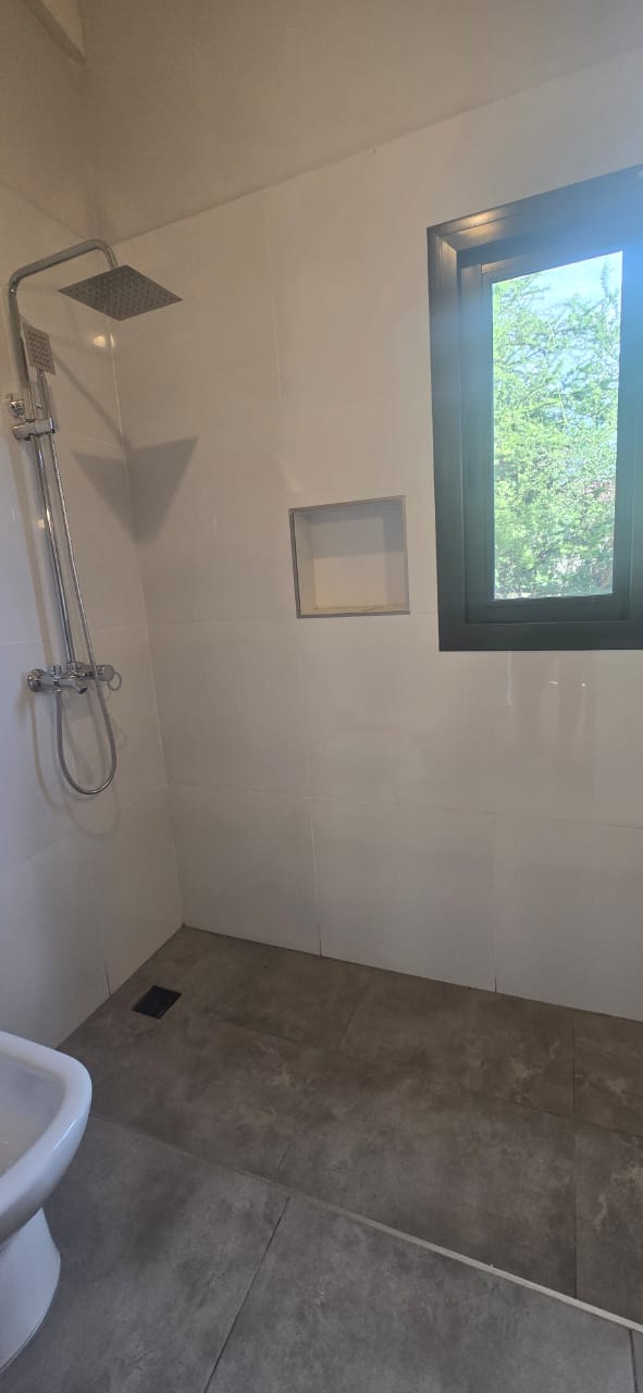 CASA MINIMALISTA EN NUEVO MERLO