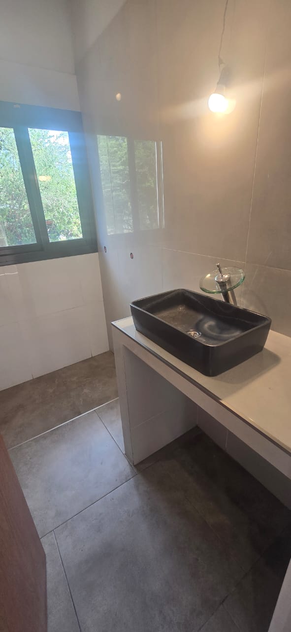 CASA MINIMALISTA EN NUEVO MERLO