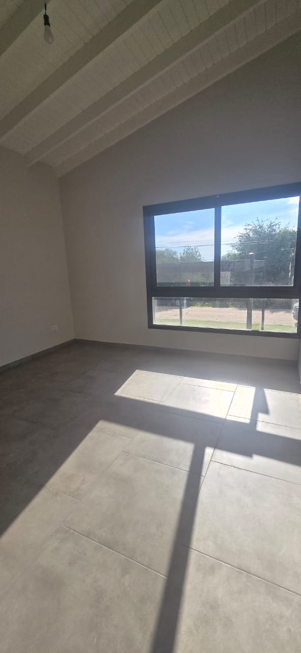 CASA MINIMALISTA EN NUEVO MERLO