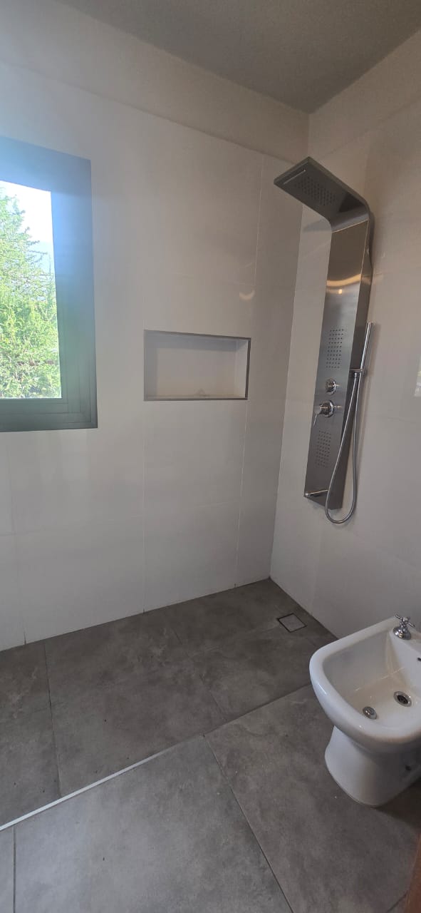 CASA MINIMALISTA EN NUEVO MERLO