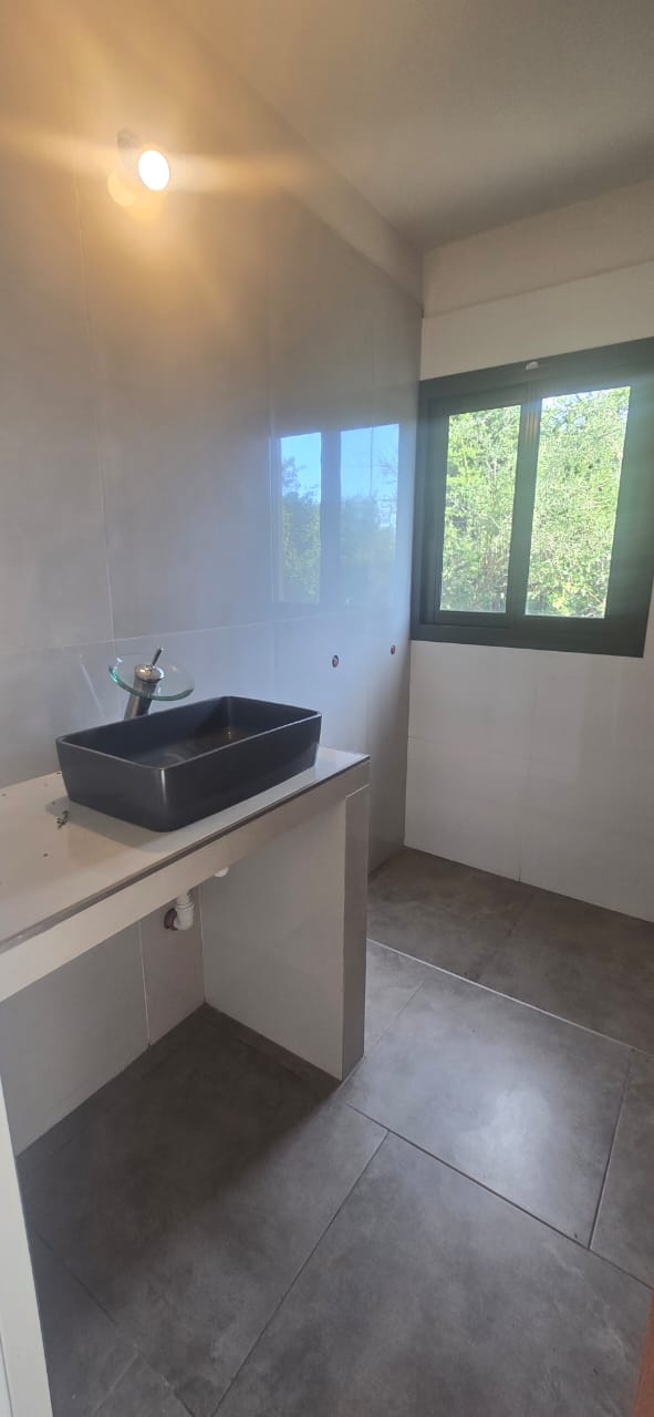 CASA MINIMALISTA EN NUEVO MERLO