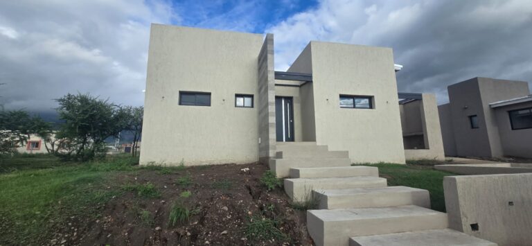 PREVENTA CASA MINIMALISTA | LA ARBOLADA | MERLO