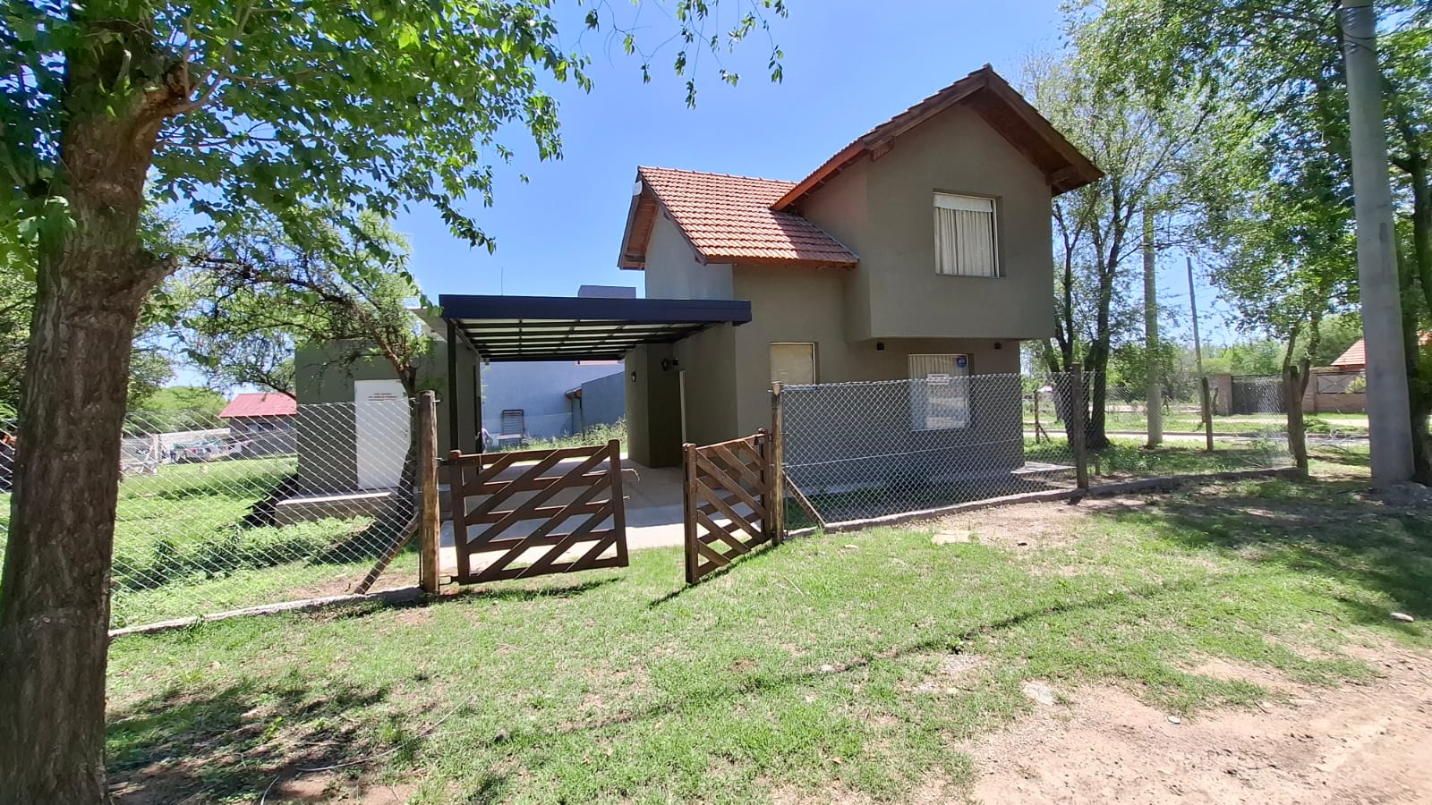IMPECABLE CHALET CENTRICO | MERLO