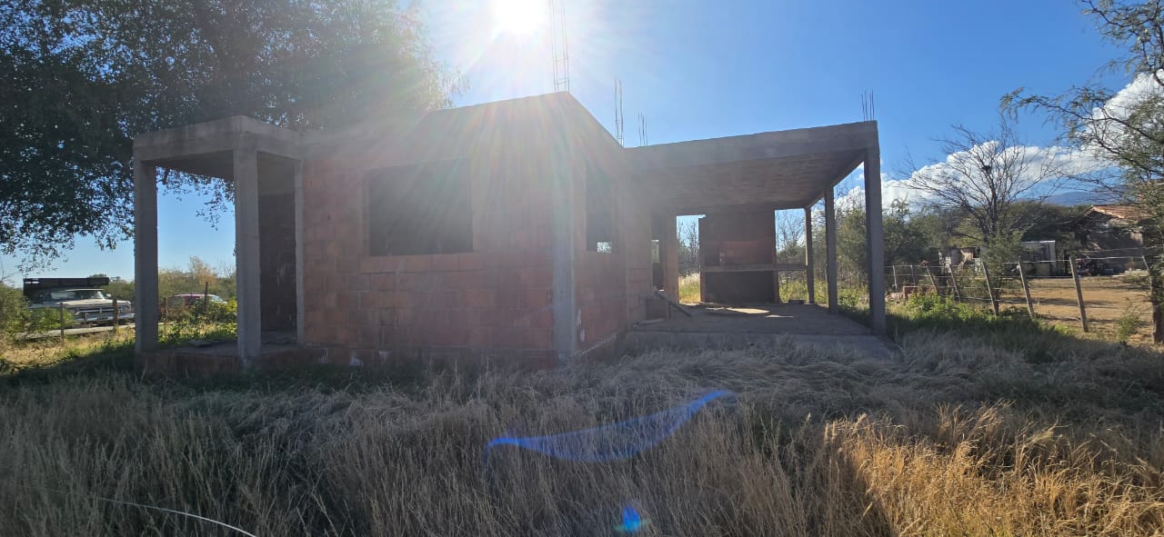 CASA A TERMINAR EN CARPINTERIA | OPORTUNIDAD