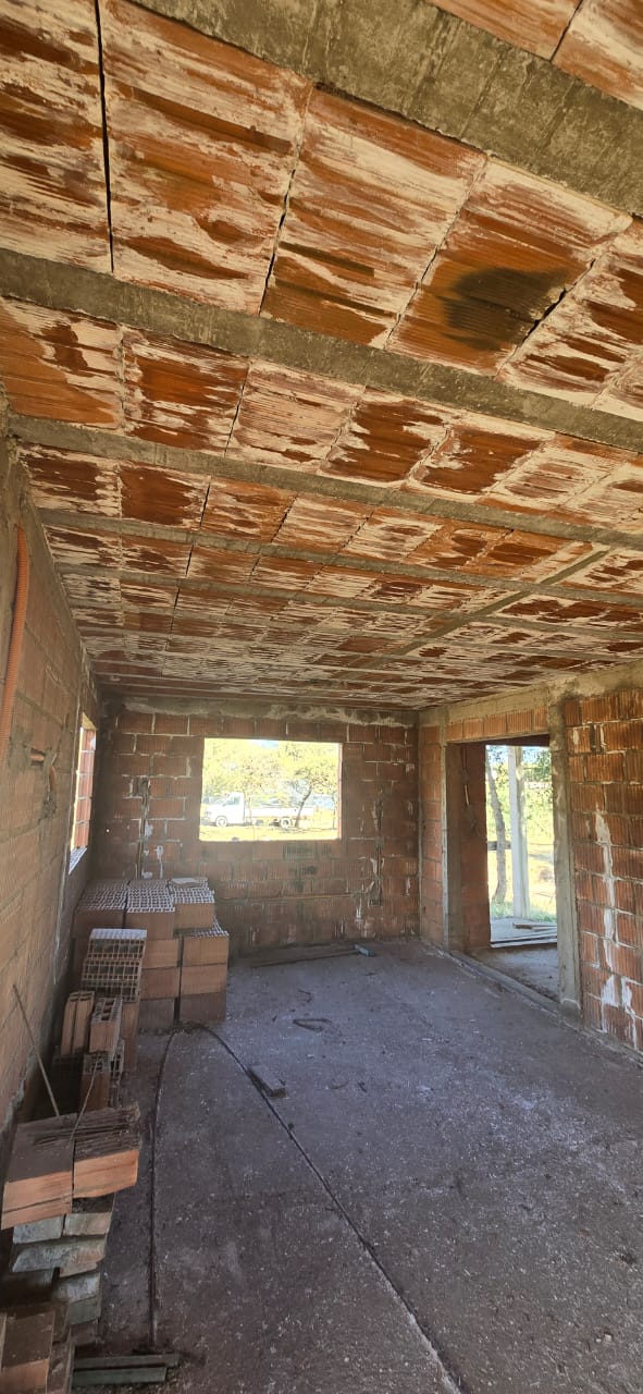 CASA A TERMINAR EN CARPINTERIA | OPORTUNIDAD