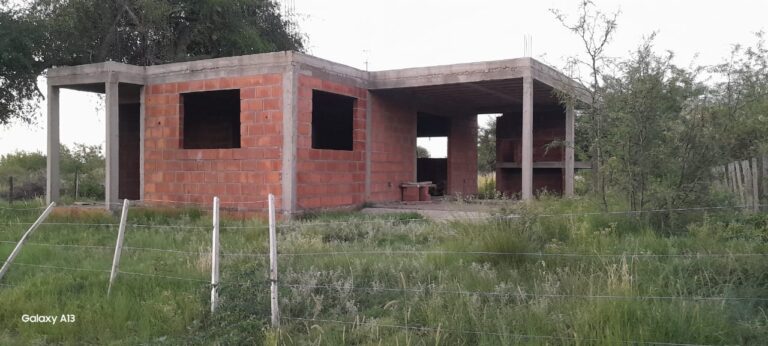 CASA A TERMINAR EN CARPINTERIA | OPORTUNIDAD