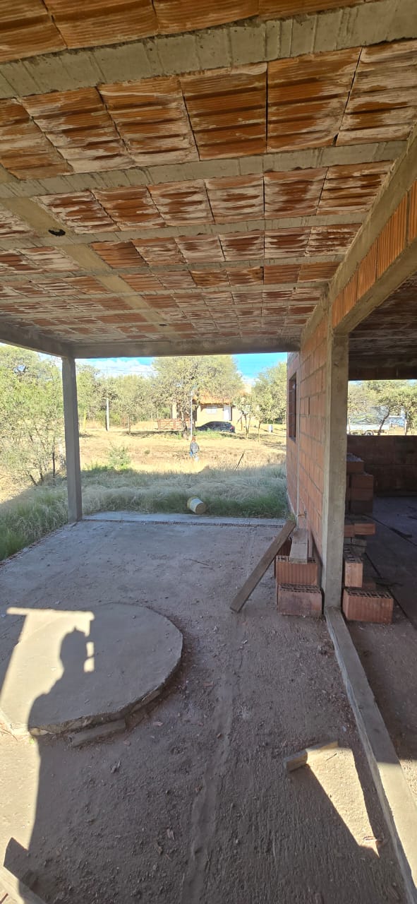 CASA A TERMINAR EN CARPINTERIA | OPORTUNIDAD