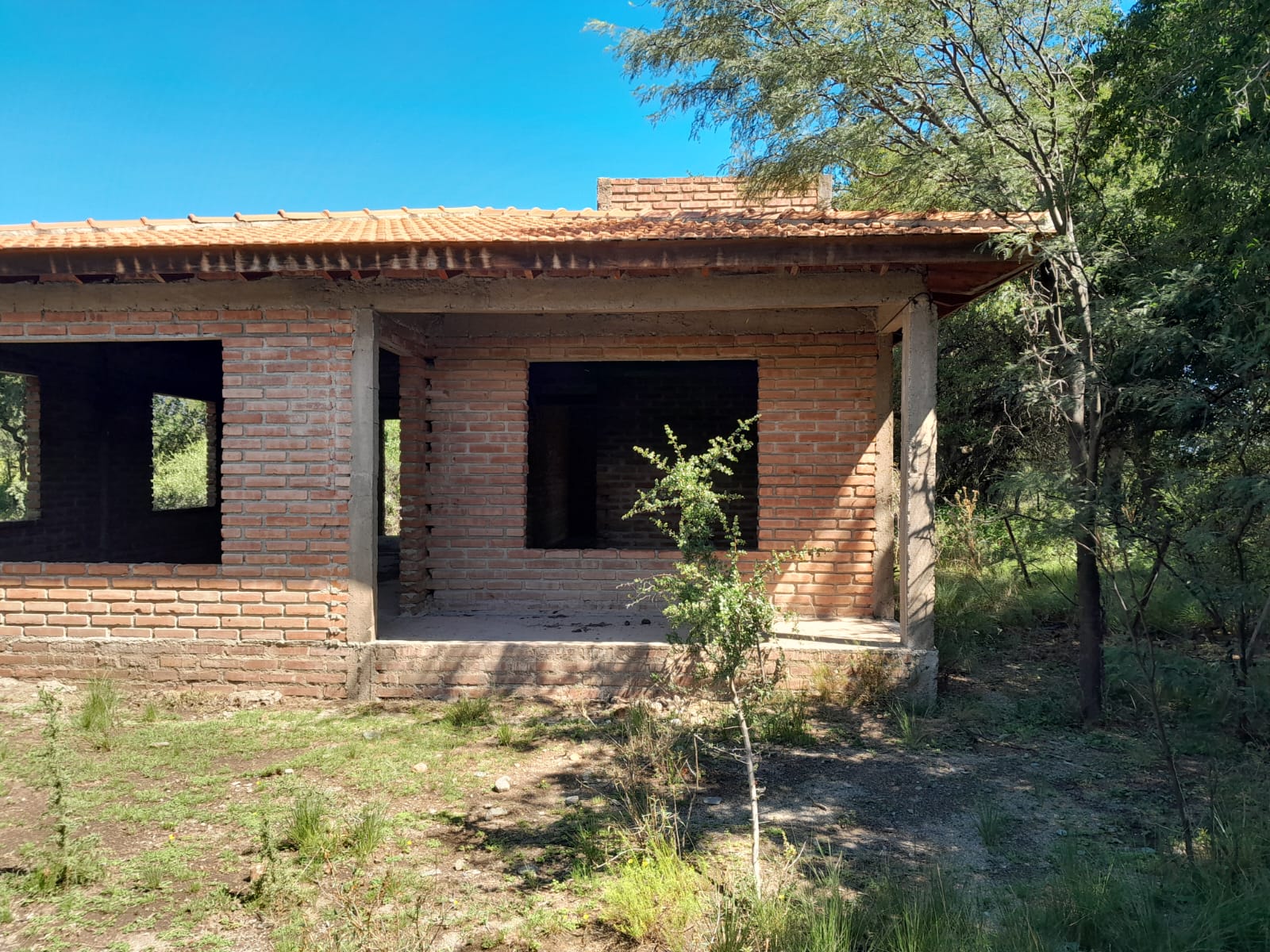 CASA A TERMINAR EN CARPINTERIA ARRIBA