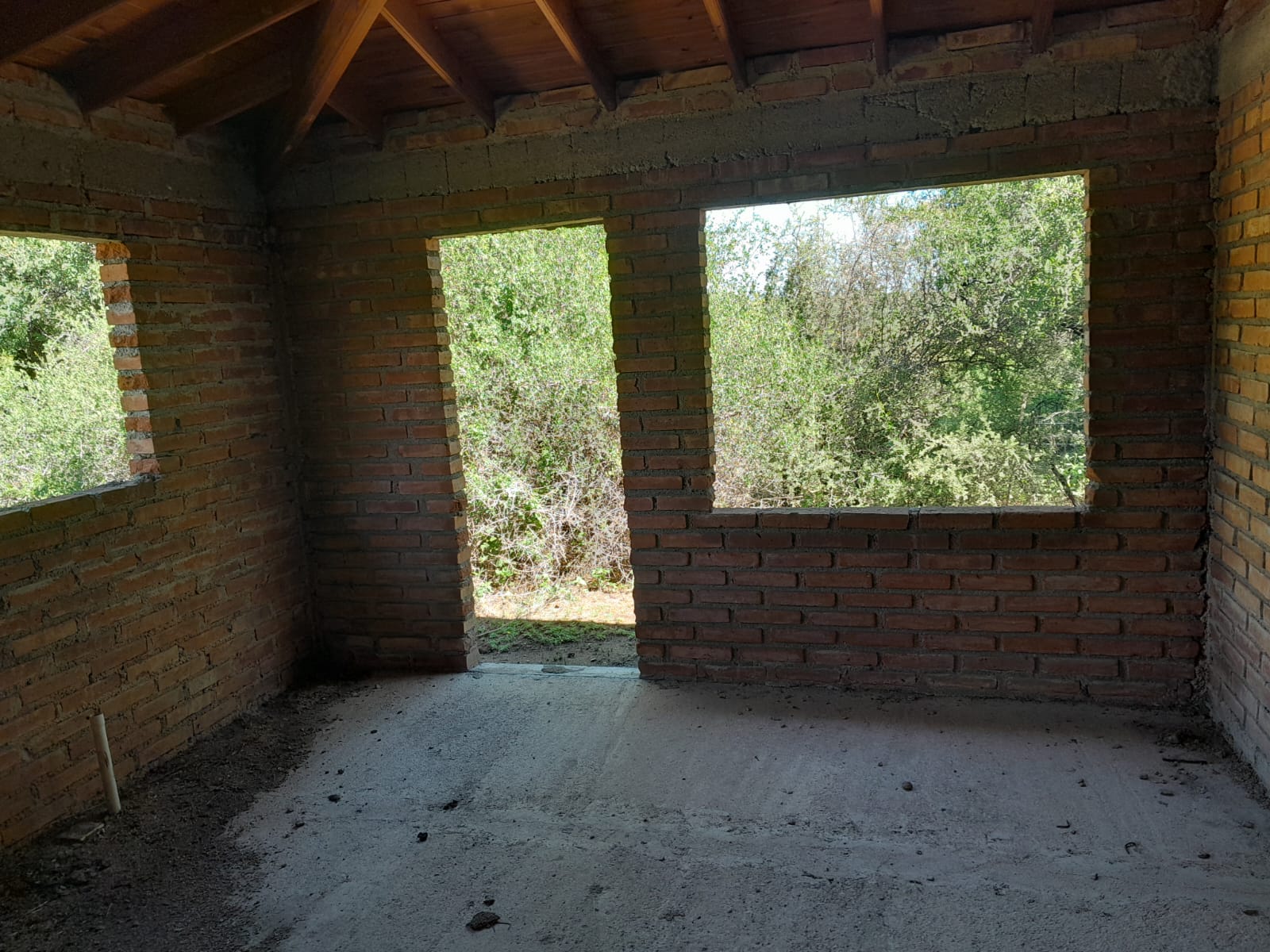 CASA A TERMINAR EN CARPINTERIA ARRIBA