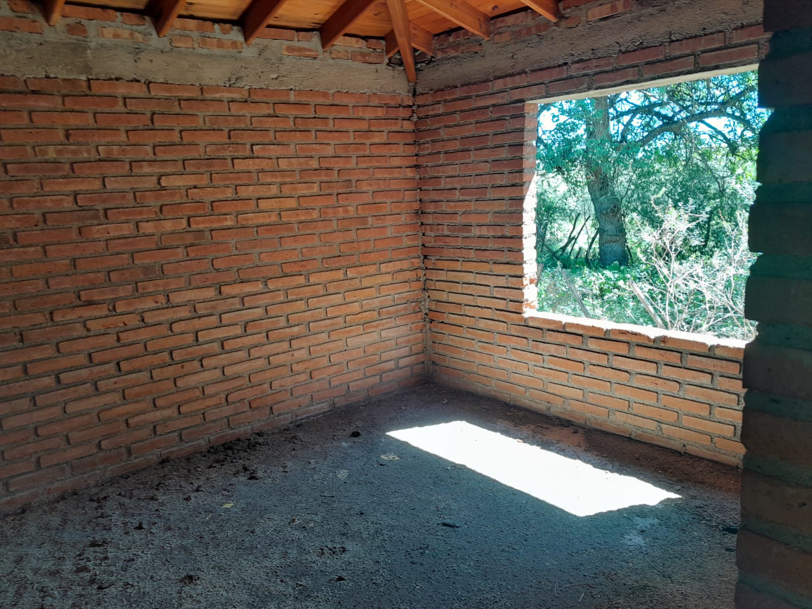 CASA A TERMINAR EN CARPINTERIA ARRIBA