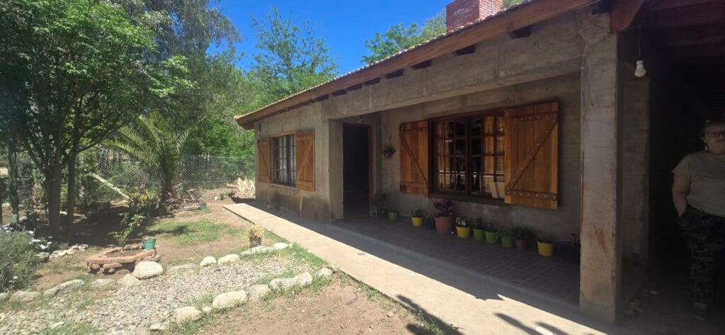 CHALET DE 4 AMBIENTES | PIEDRA BLANCA ARRIBA | MERLO