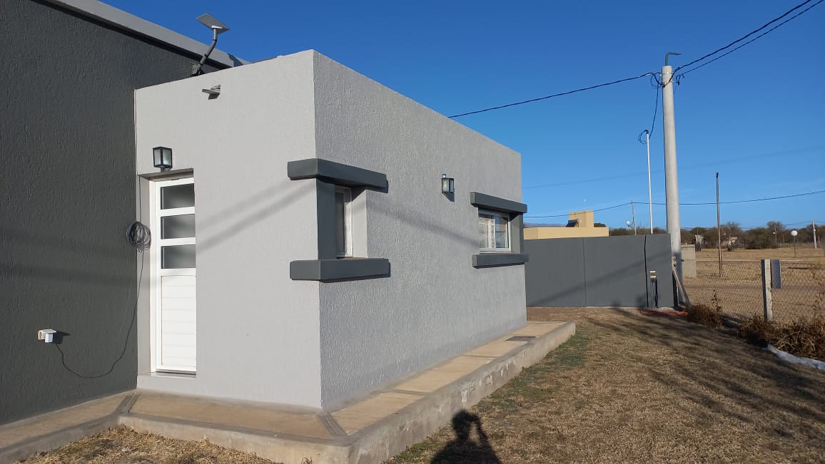 HERMOSA CASA MINIMALISTA EN SOLARES DEL VALLE