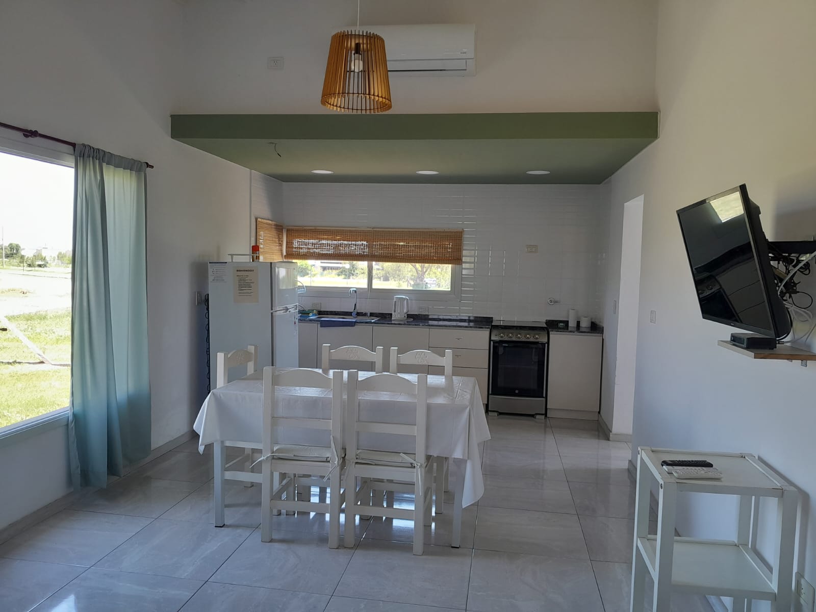 HERMOSA CASA MINIMALISTA EN SOLARES DEL VALLE