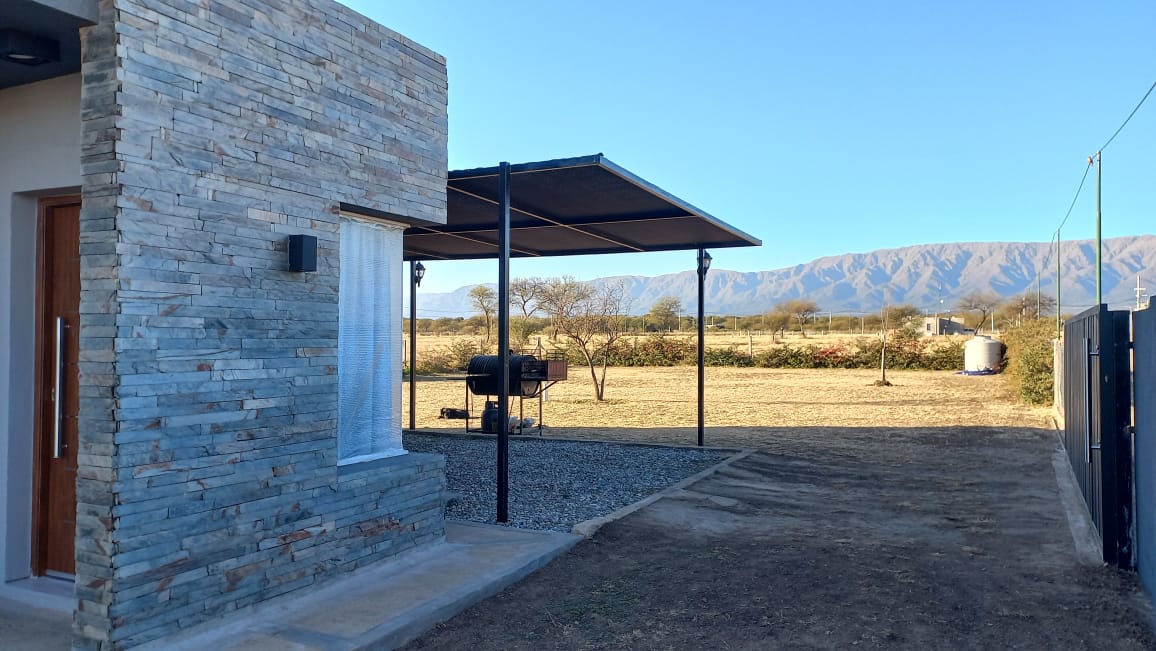 HERMOSA CASA MINIMALISTA EN SOLARES DEL VALLE