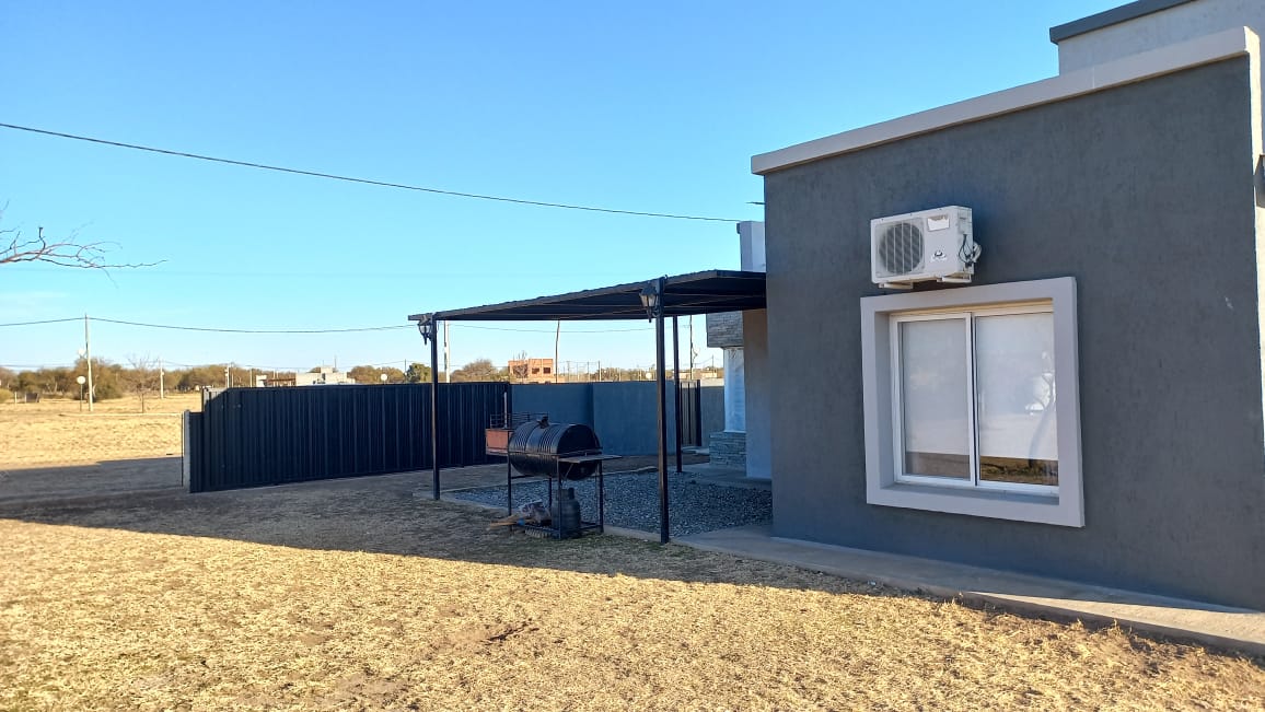 HERMOSA CASA MINIMALISTA EN SOLARES DEL VALLE