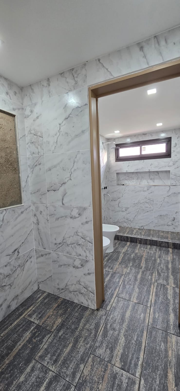 CASA MINIMALISTA EN LA ENTRADA DE SOLARES DEL VALLE