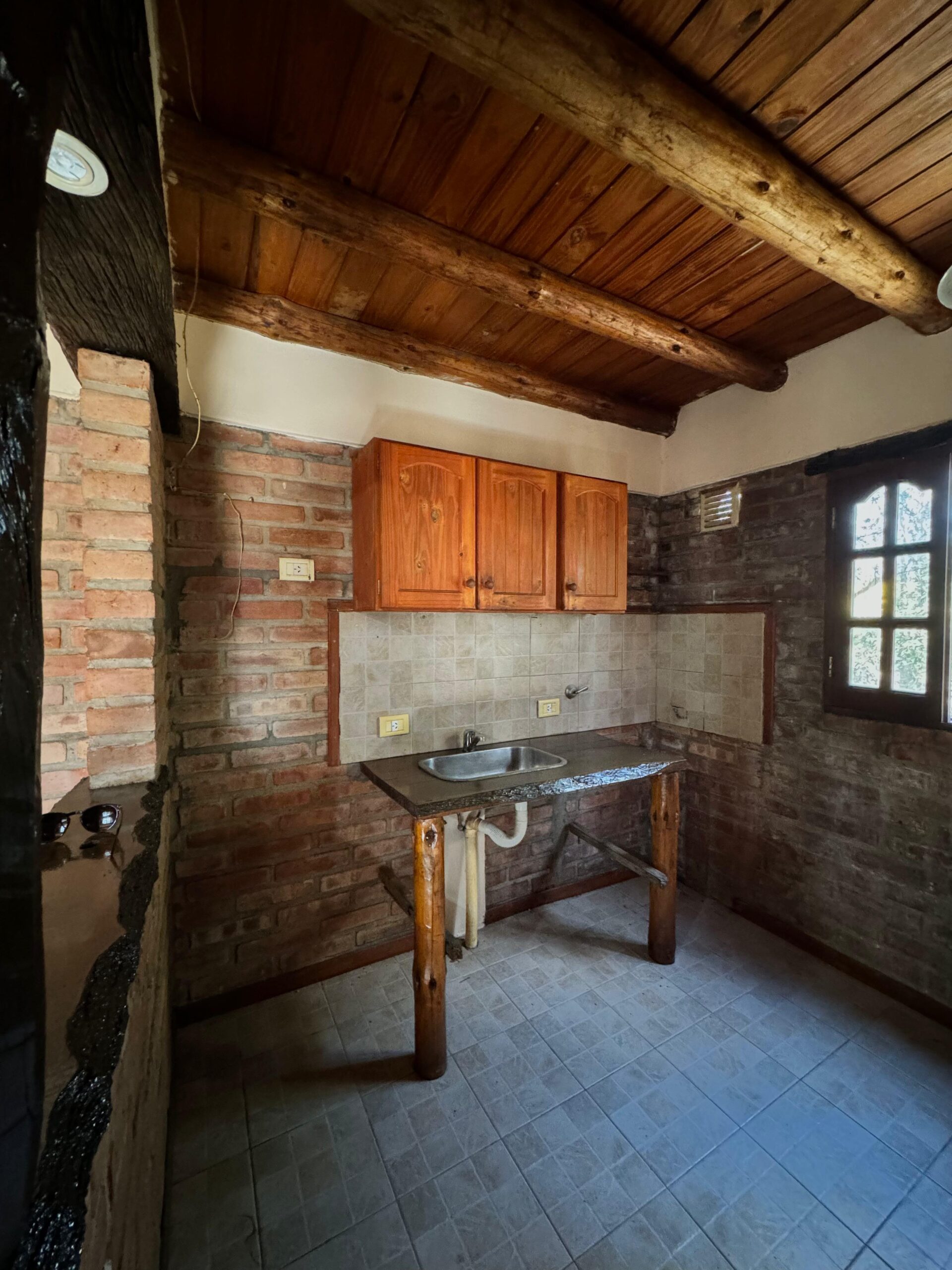 2 CABAÑAS EN EL CENTRO DE CARPINTERIA