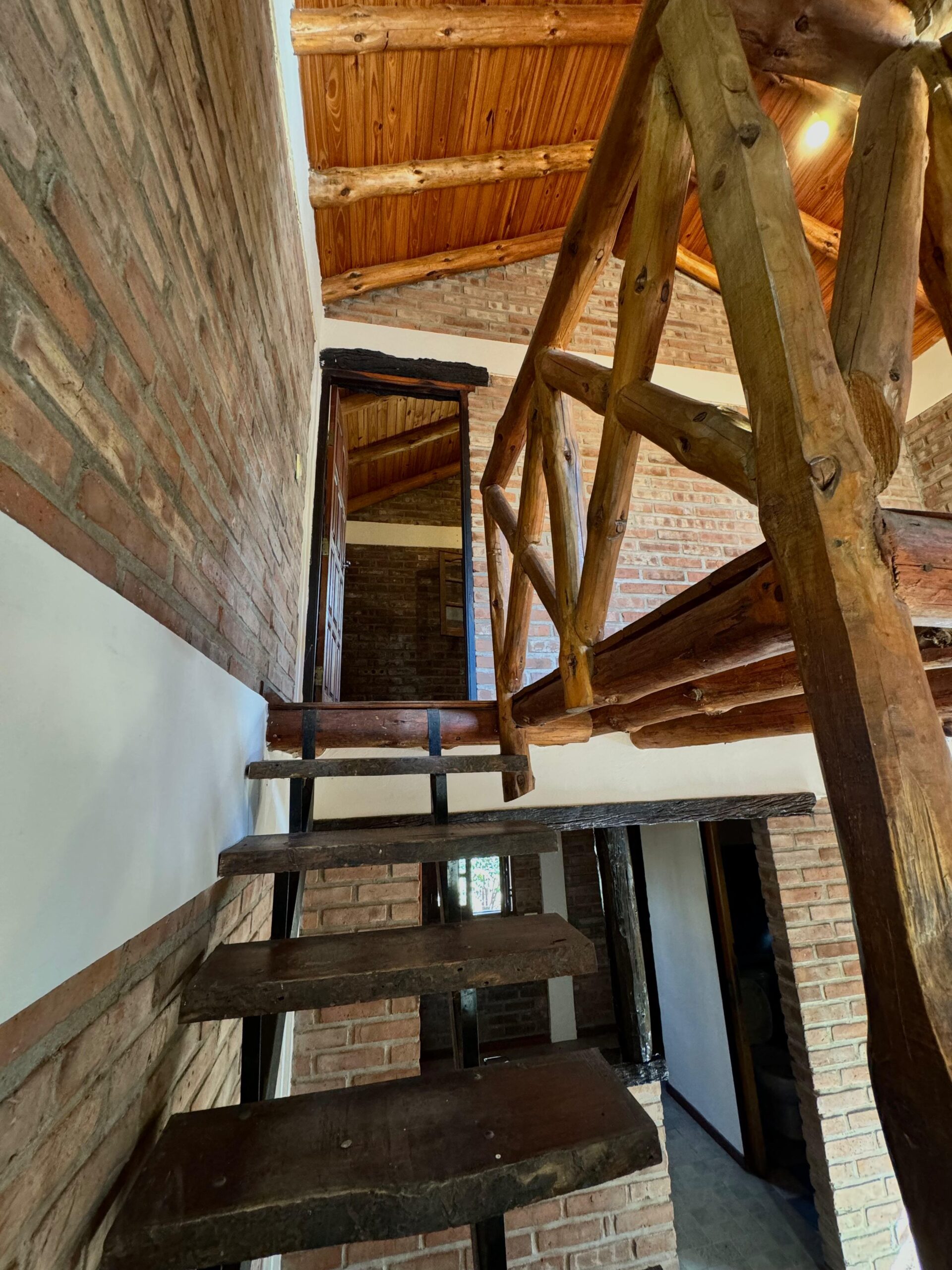 2 CABAÑAS EN EL CENTRO DE CARPINTERIA