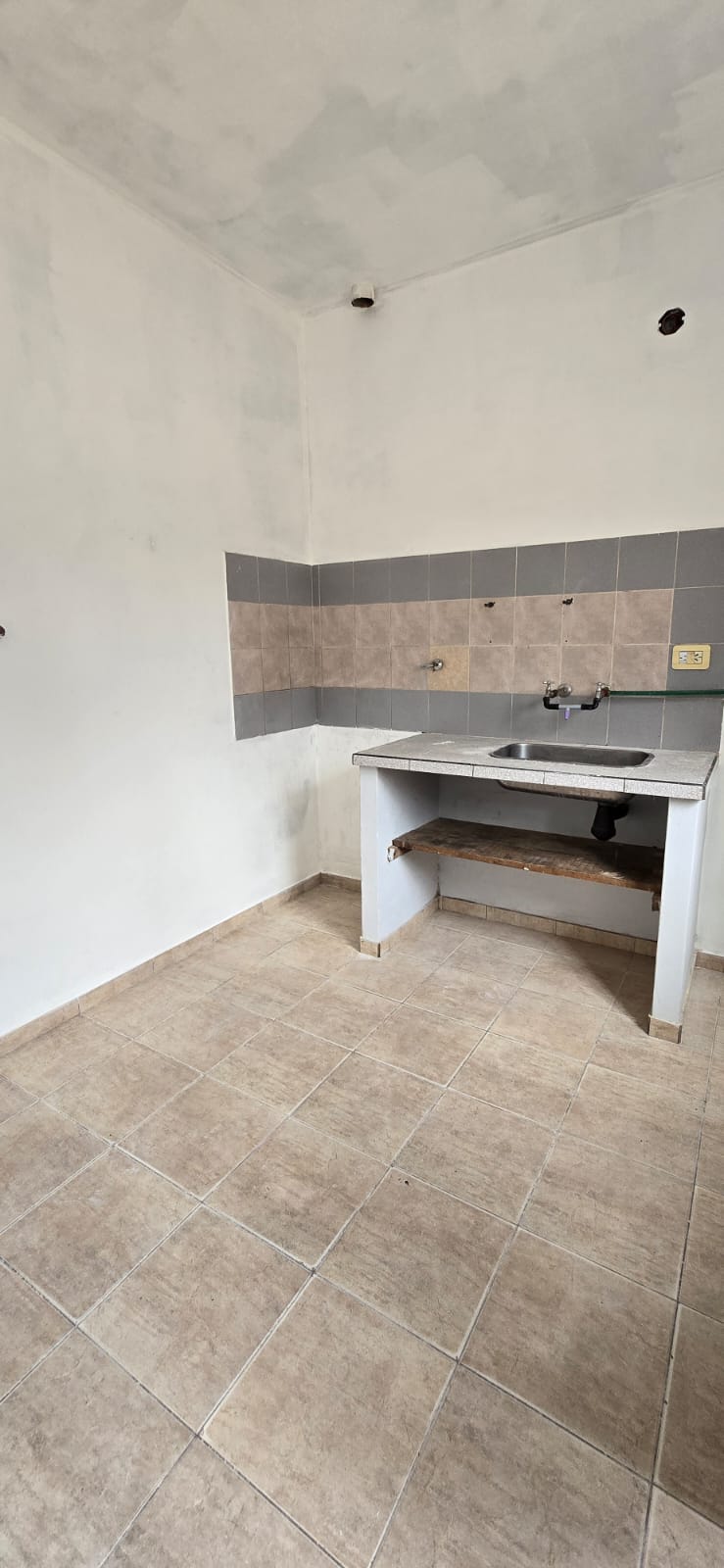 OPORTUNIDAD CASA 2 AMBIENTES EN MERLO