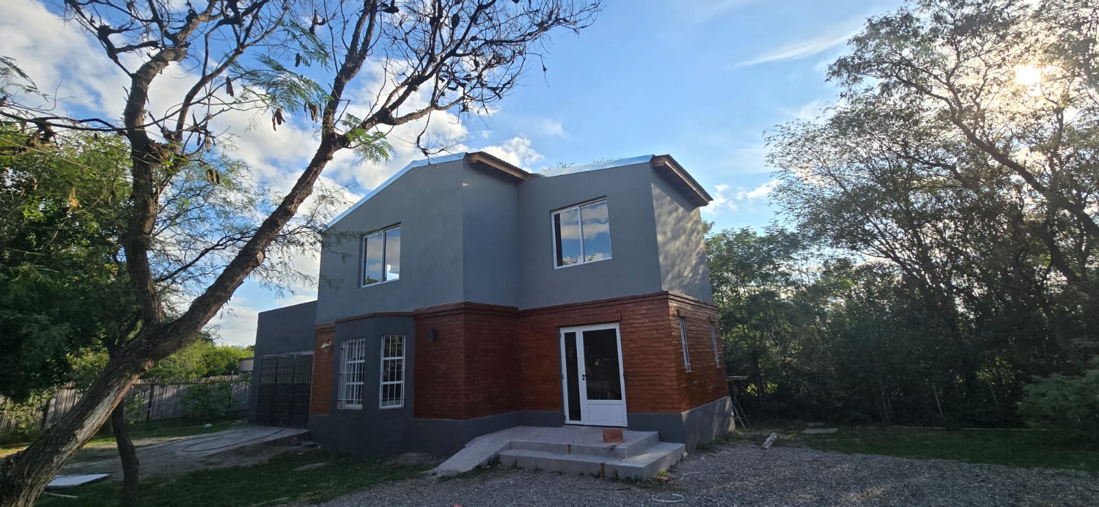 CASA EN LA ENTRADA DE LOS MOLLES