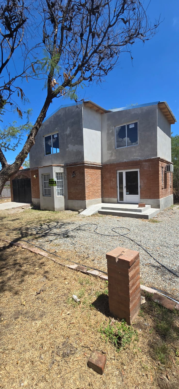 CASA EN LA ENTRADA DE LOS MOLLES