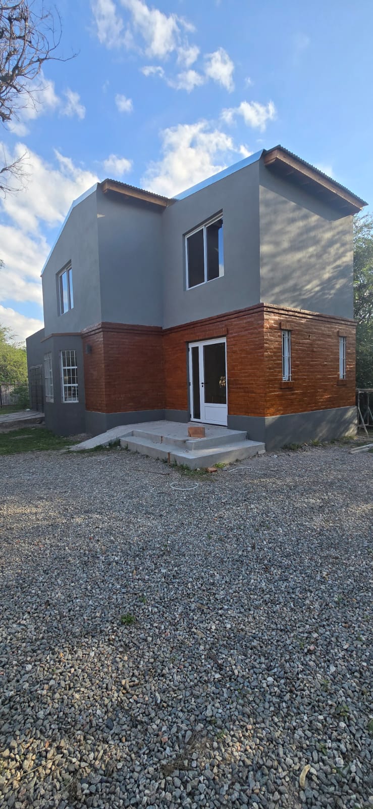 CASA EN LA ENTRADA DE LOS MOLLES