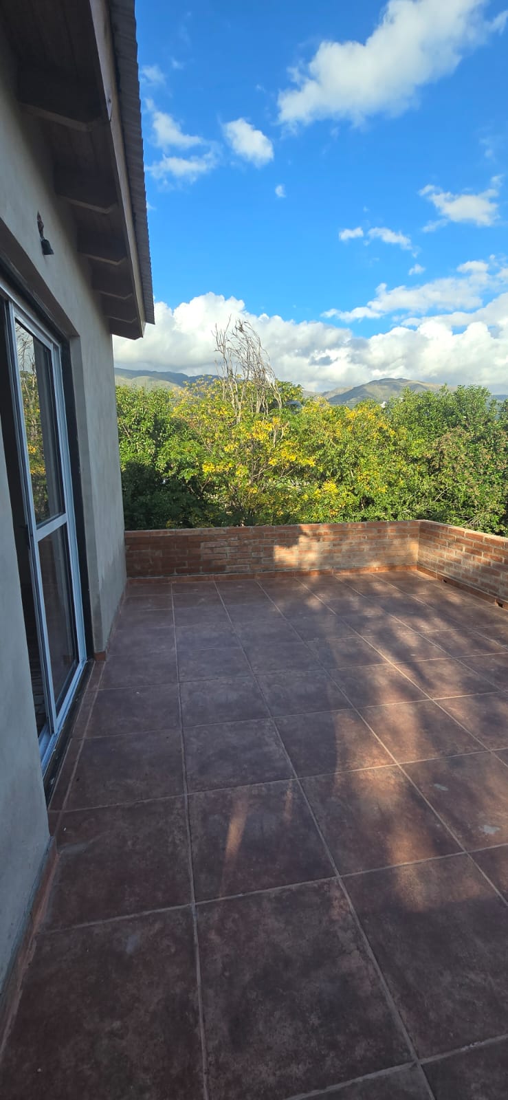 CASA EN LA ENTRADA DE LOS MOLLES