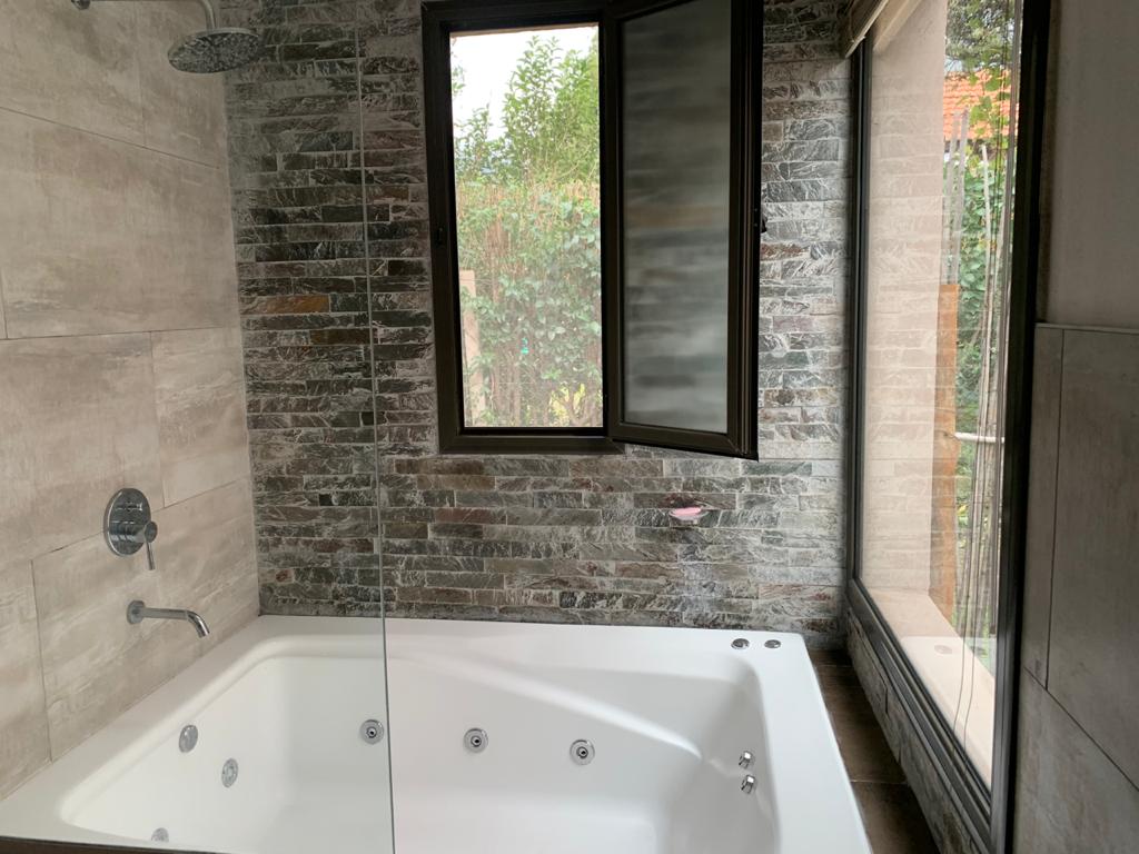 RESIDENCIA DE CATEGORÍA EN BARRIO LAS MORERAS I | MERLO