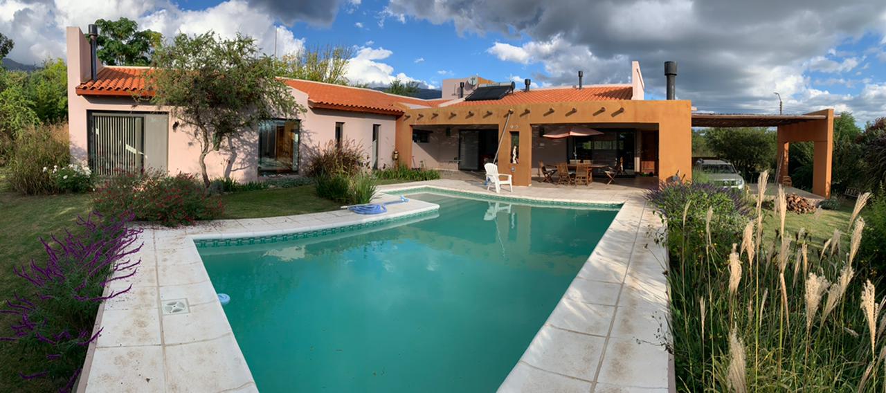 RESIDENCIA DE CATEGORÍA EN BARRIO LAS MORERAS I | MERLO