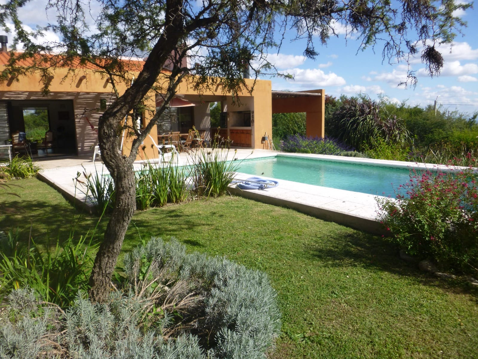 RESIDENCIA DE CATEGORÍA EN BARRIO LAS MORERAS I | MERLO