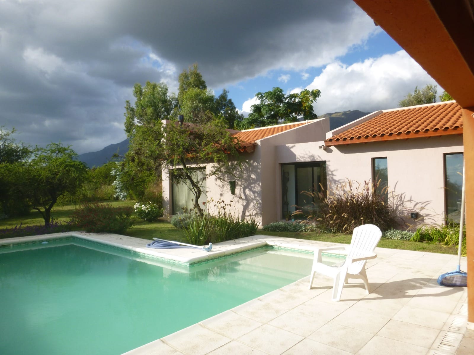 RESIDENCIA DE CATEGORÍA EN BARRIO LAS MORERAS I | MERLO