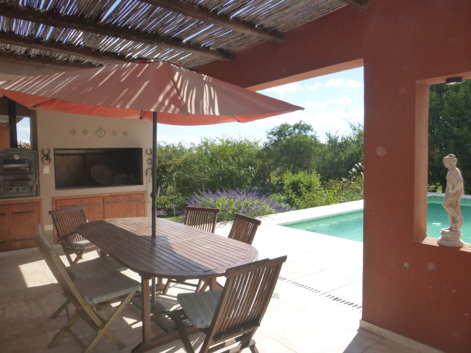 RESIDENCIA DE CATEGORÍA EN BARRIO LAS MORERAS I | MERLO