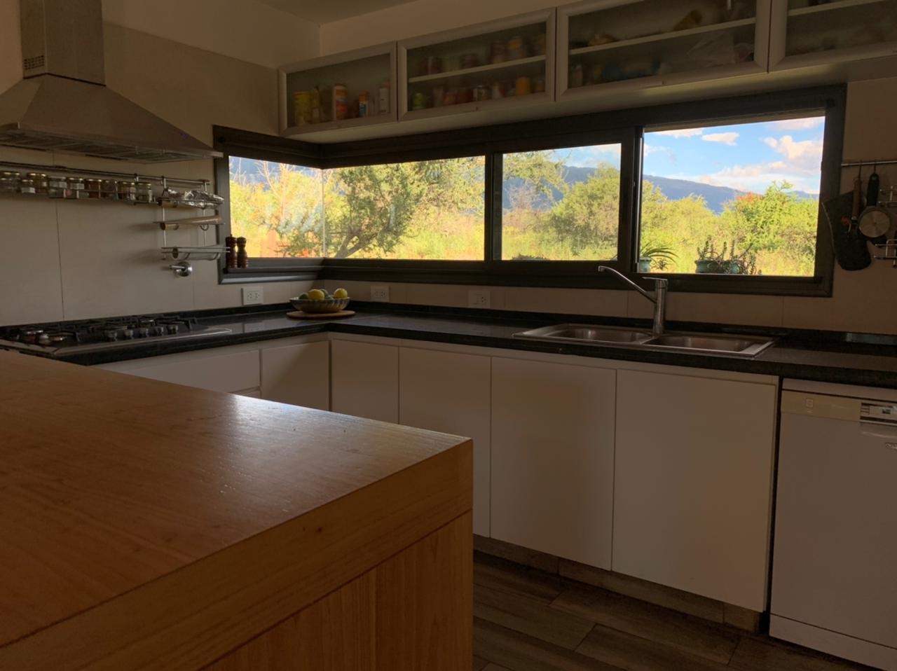 RESIDENCIA DE CATEGORÍA EN BARRIO LAS MORERAS I | MERLO