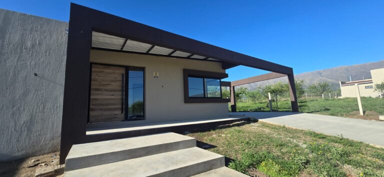 CASA MINIMALISTA EN LA ARBOLADA | MERLO | LOTE 14