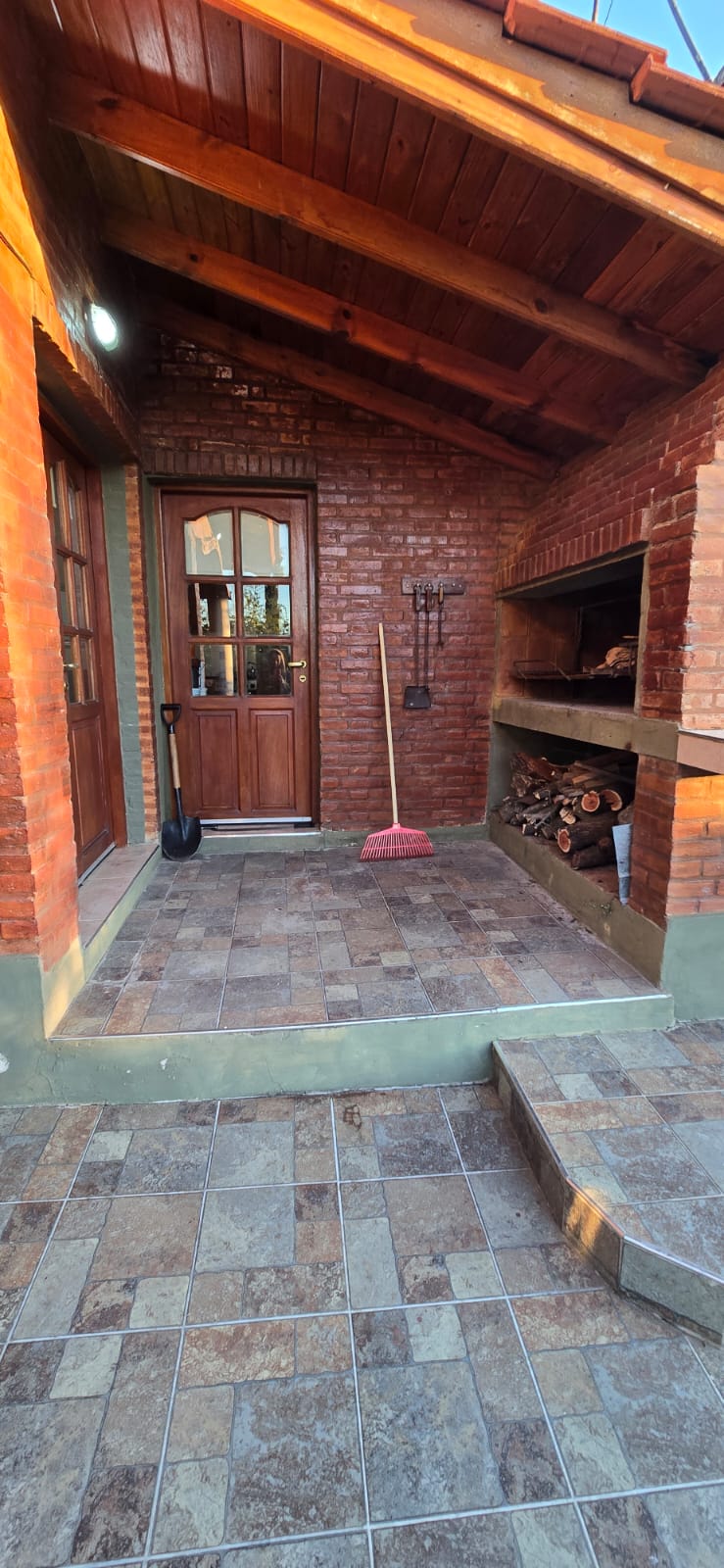 HERMOSO CHALET DE CATEGORIA EN MERLO