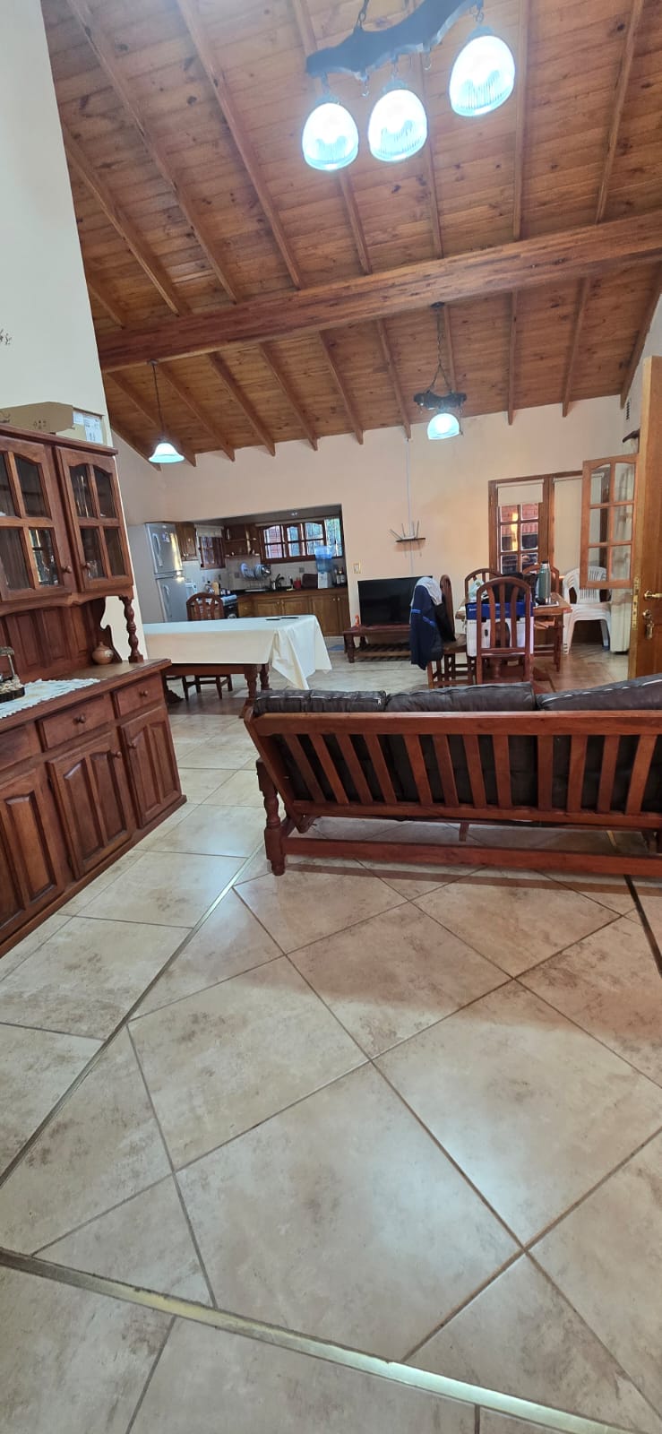HERMOSO CHALET DE CATEGORIA EN MERLO