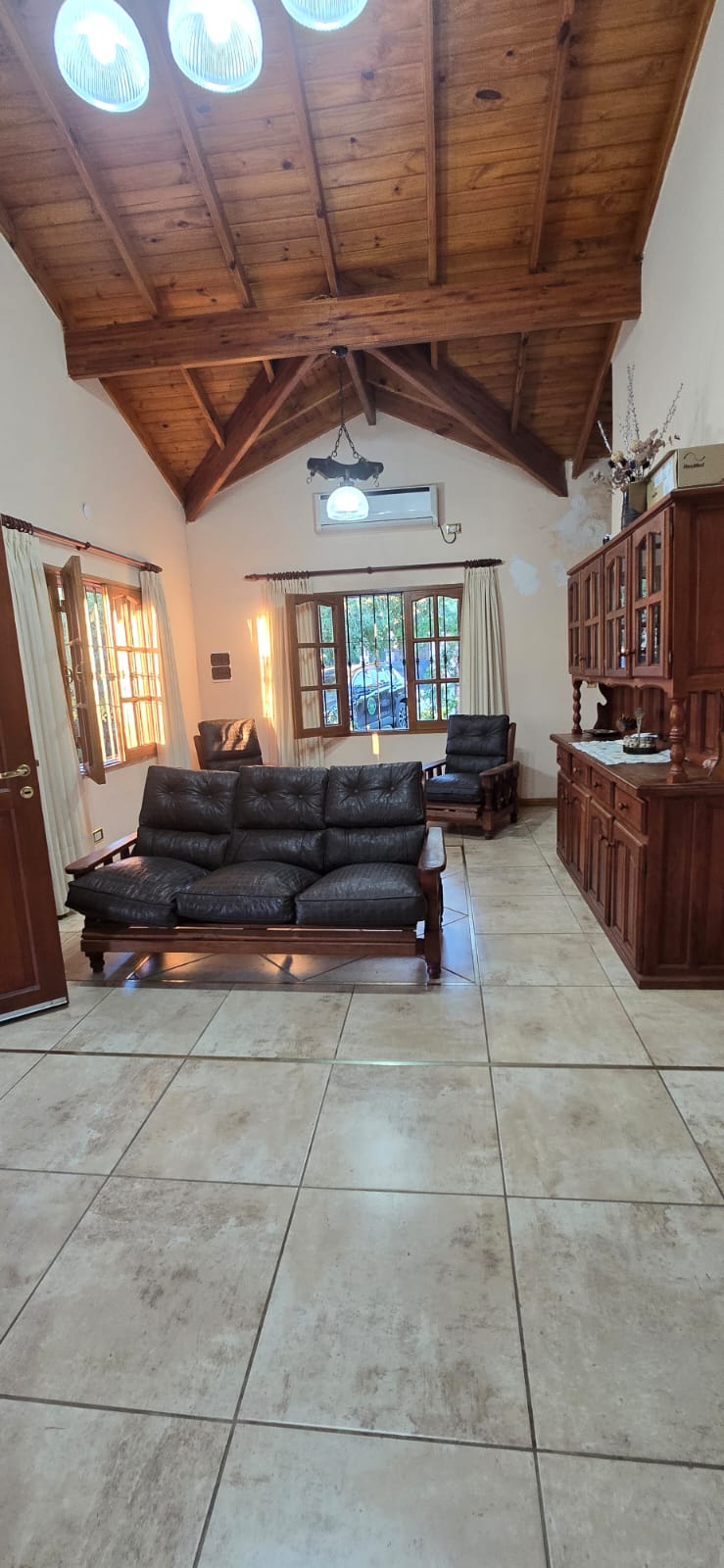 HERMOSO CHALET DE CATEGORIA EN MERLO