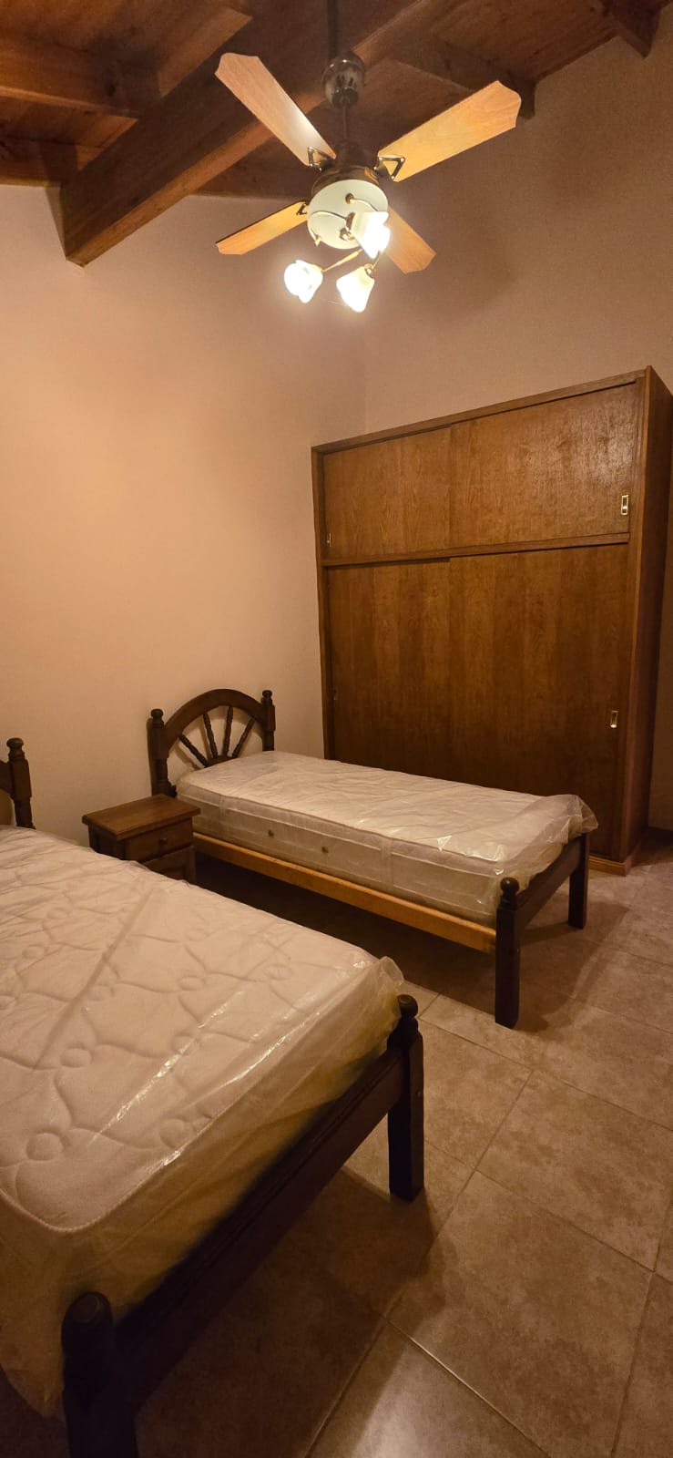 HERMOSO CHALET DE CATEGORIA EN MERLO