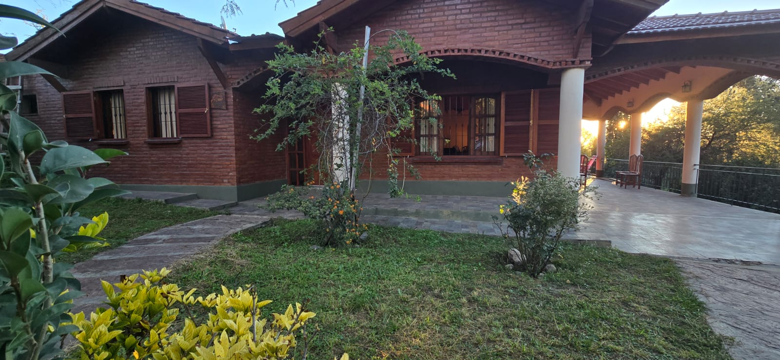 HERMOSO CHALET DE CATEGORIA EN MERLO