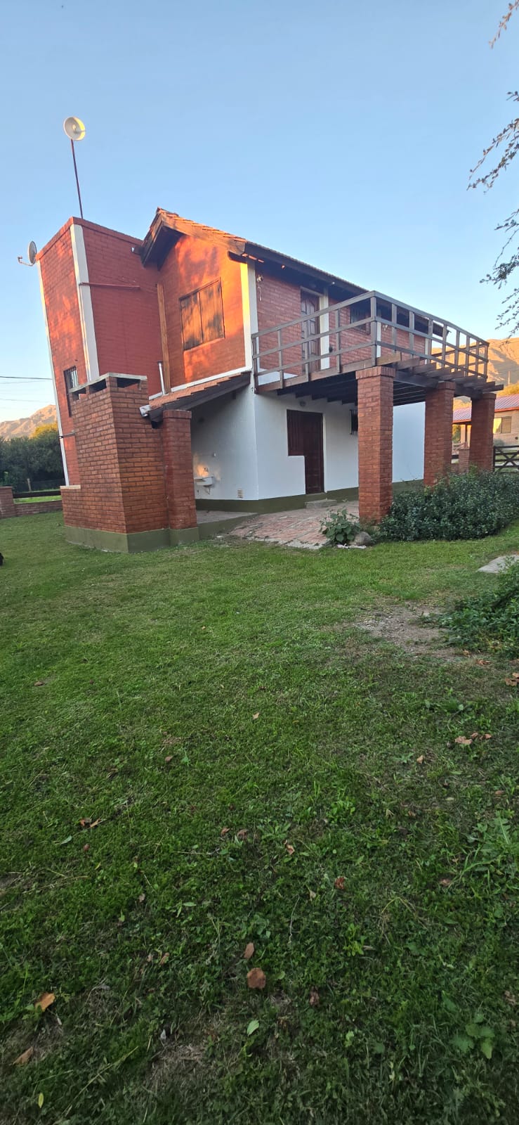 HERMOSO CHALET TRES DORMITORIOS | MERLO