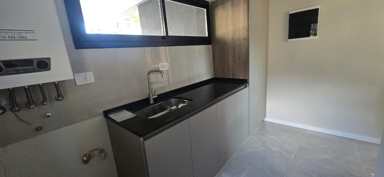 CASA MINIMALISTA EN COUNTRY CLUB CHUMAMAYA | MERLO