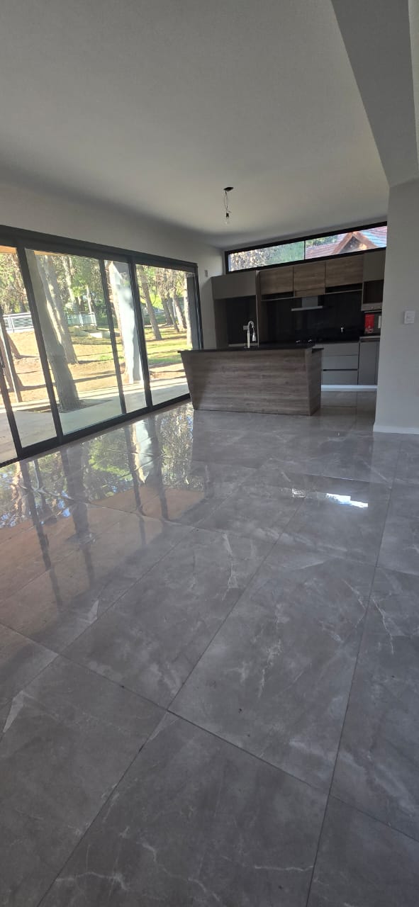 CASA MINIMALISTA EN COUNTRY CLUB CHUMAMAYA | MERLO